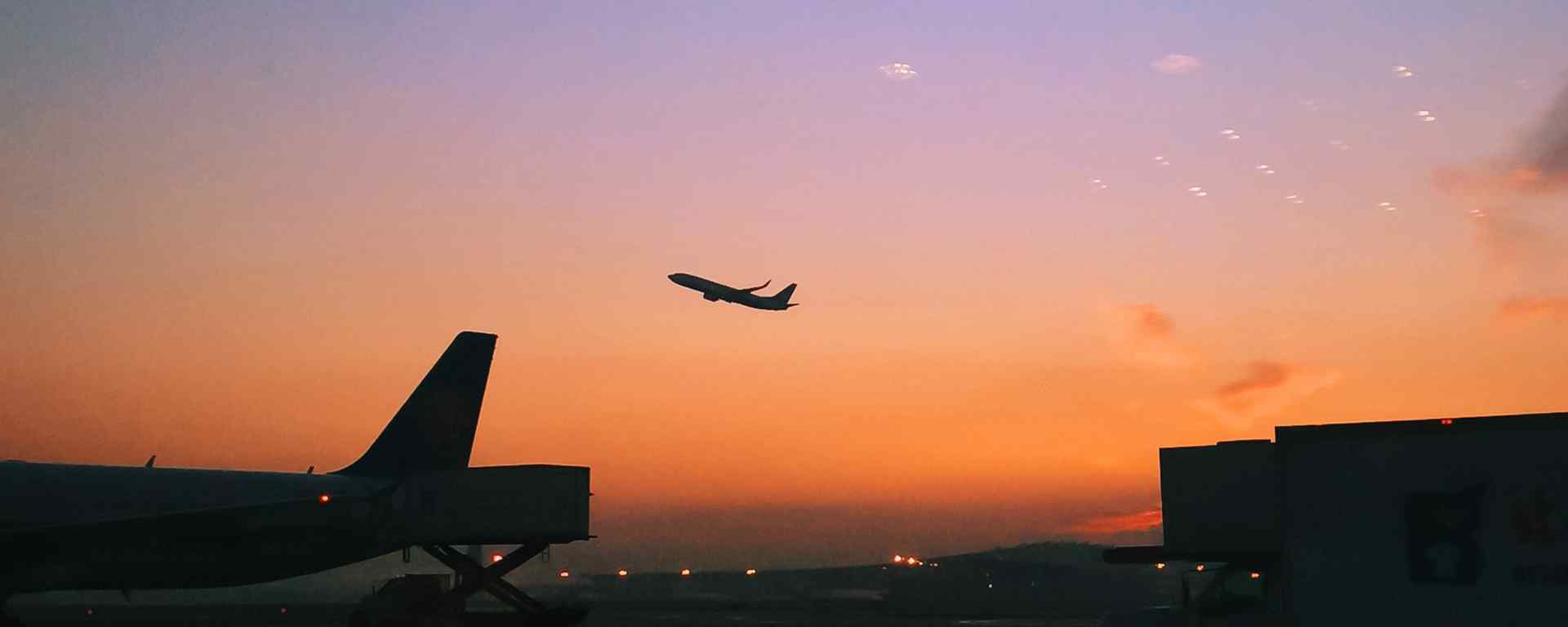 飞机_飞机图片_飞机上的风景_划过天空的飞机_旅途的风景文艺清新图片壁纸