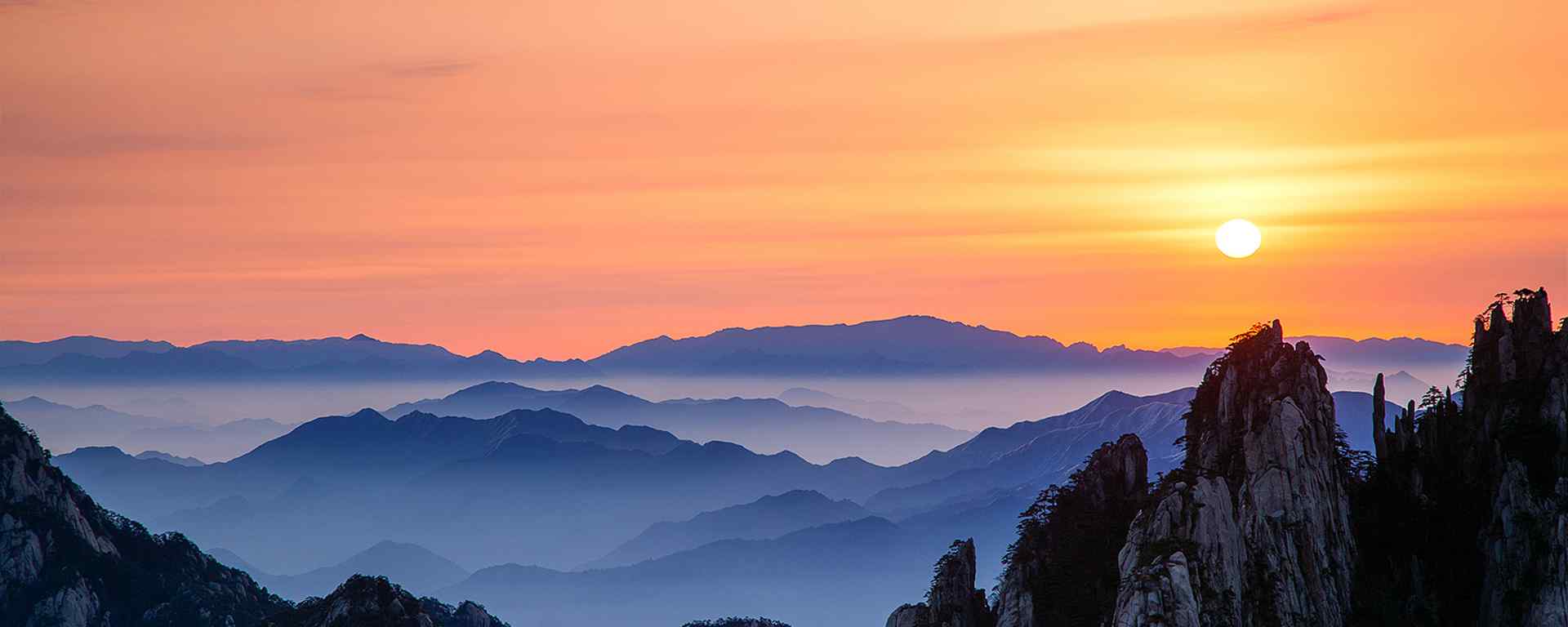 黄山_黄山旅游_中国十大名山_安徽黄山_黄山迎客松_黄山云雾风景壁纸