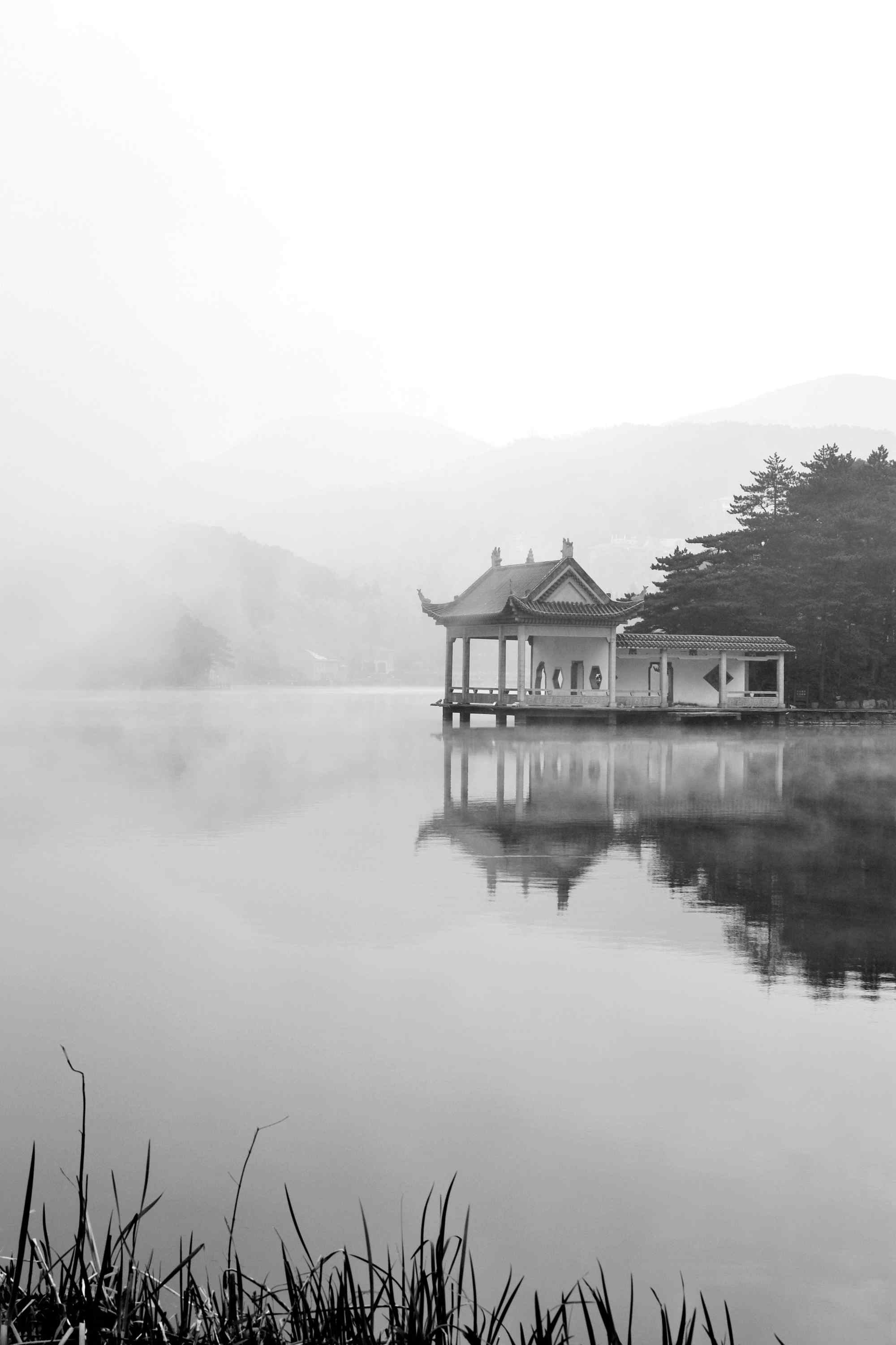 庐山雾色朦胧的山间景色手机壁纸（5张）