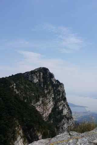 庐山晴空万里的山顶风光手机壁纸