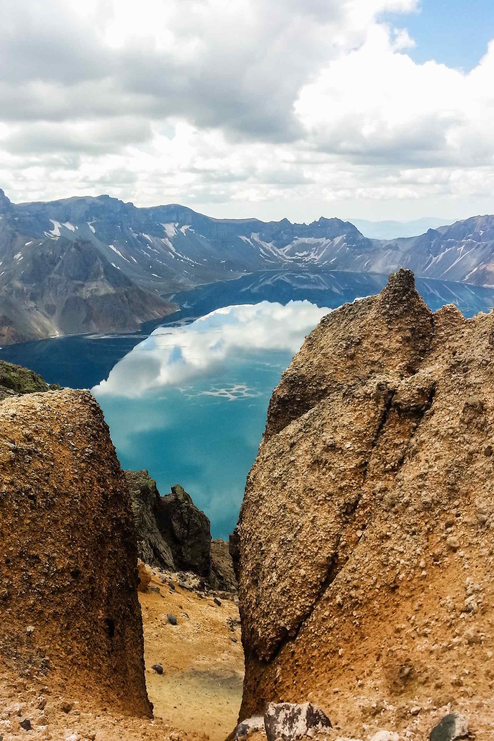 长白山绮丽的山石风景手机壁纸