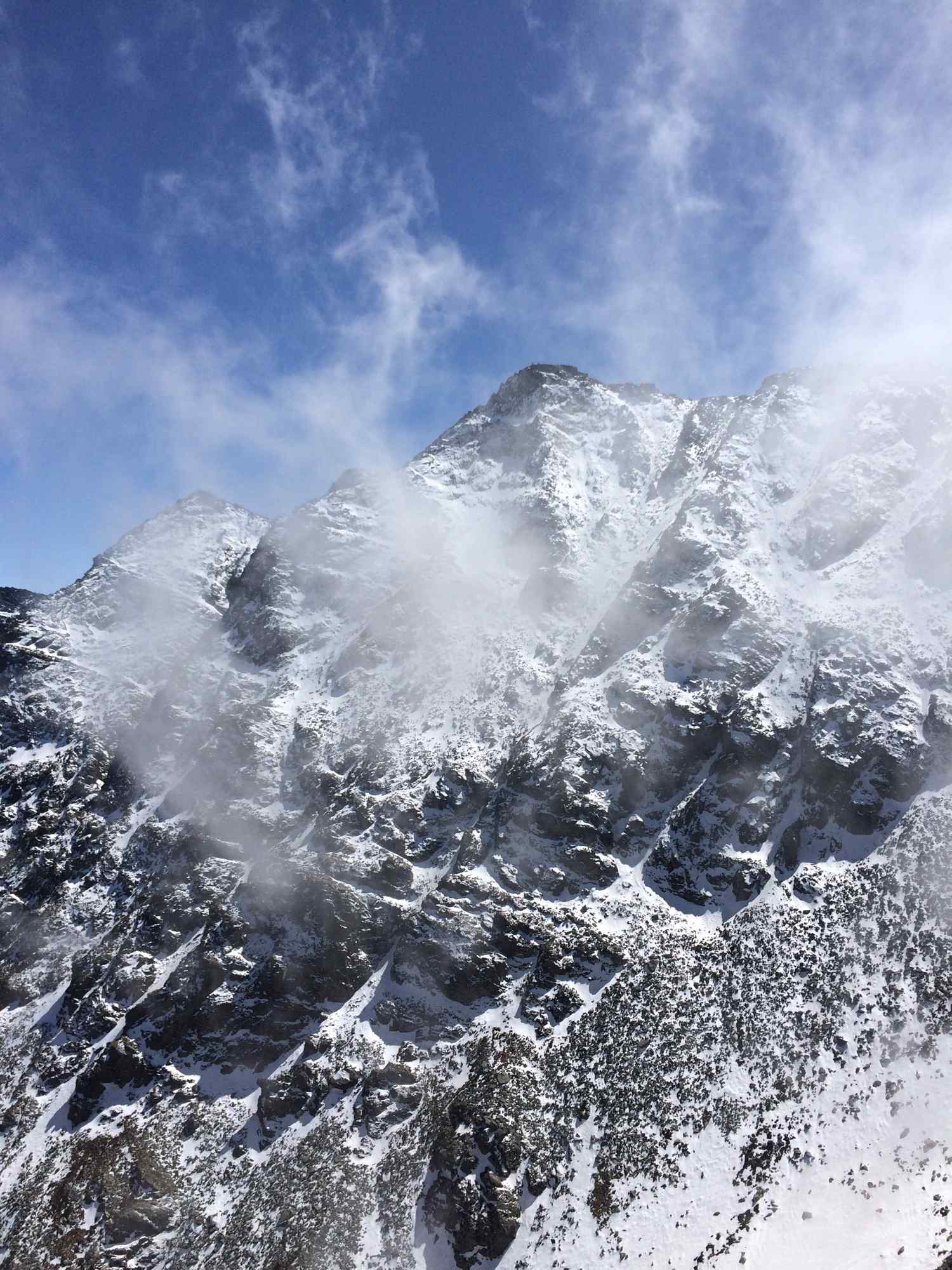 太白山晴空飞雪手机壁纸