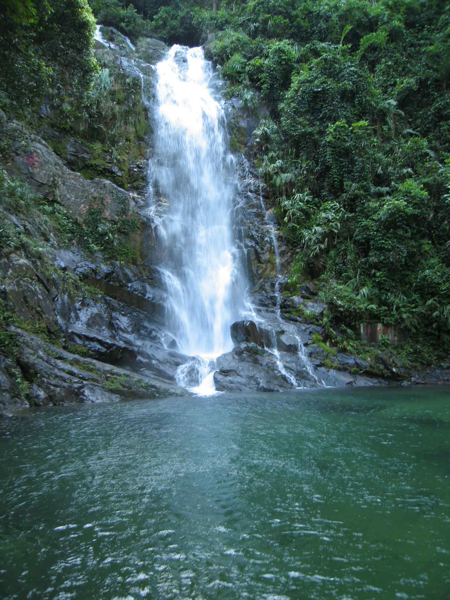 瀑布湖泊风景图片手机壁纸