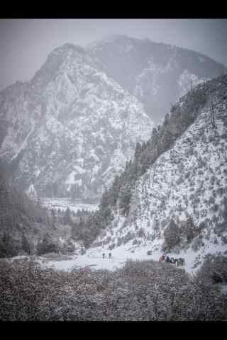 层峦叠嶂的山峰风景手机壁纸