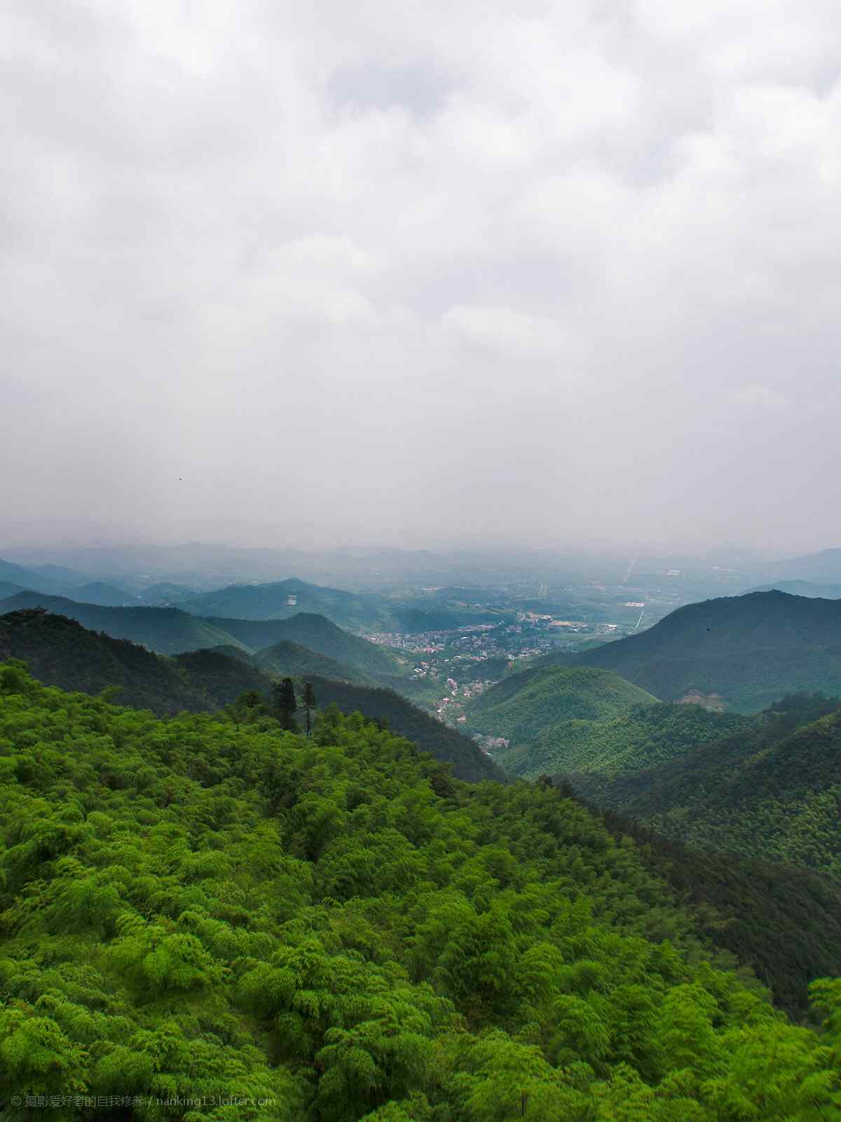 莫干山连绵起伏的山峦手机壁纸