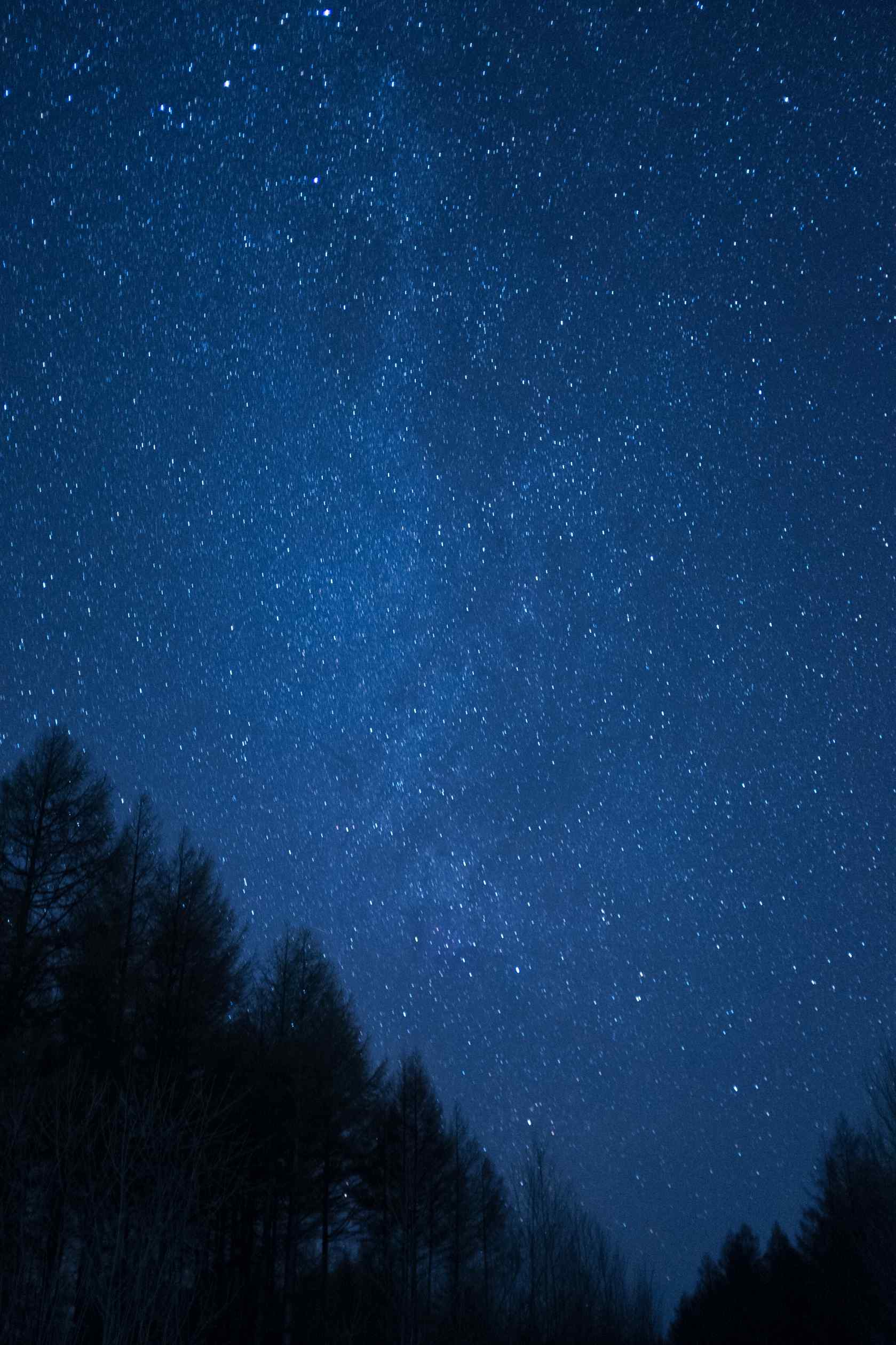 夜晚唯美星空下的黑龙江手机壁纸