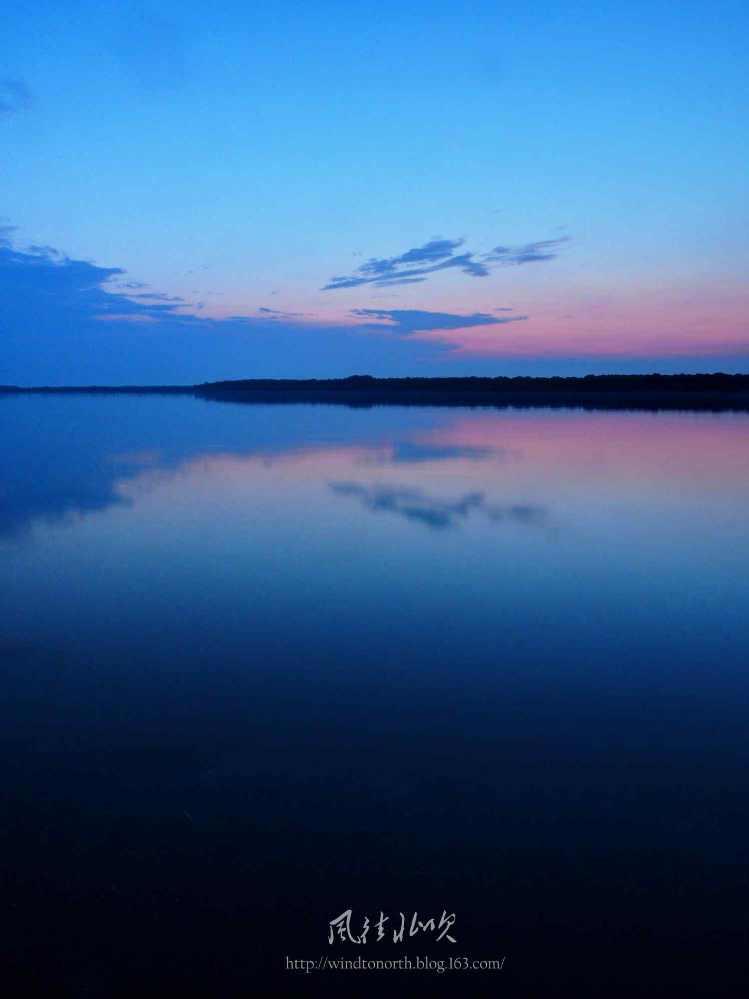 夕阳下的黑龙江河流手机壁纸