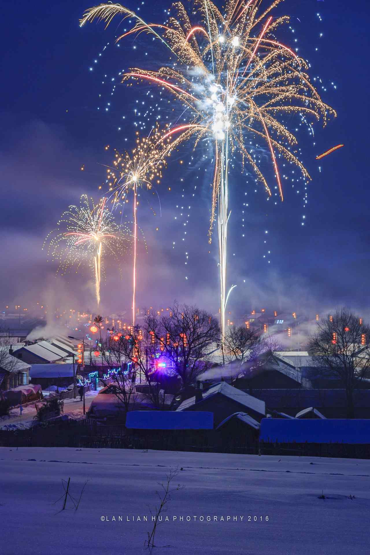 东北雪地里美丽的烟花图片集