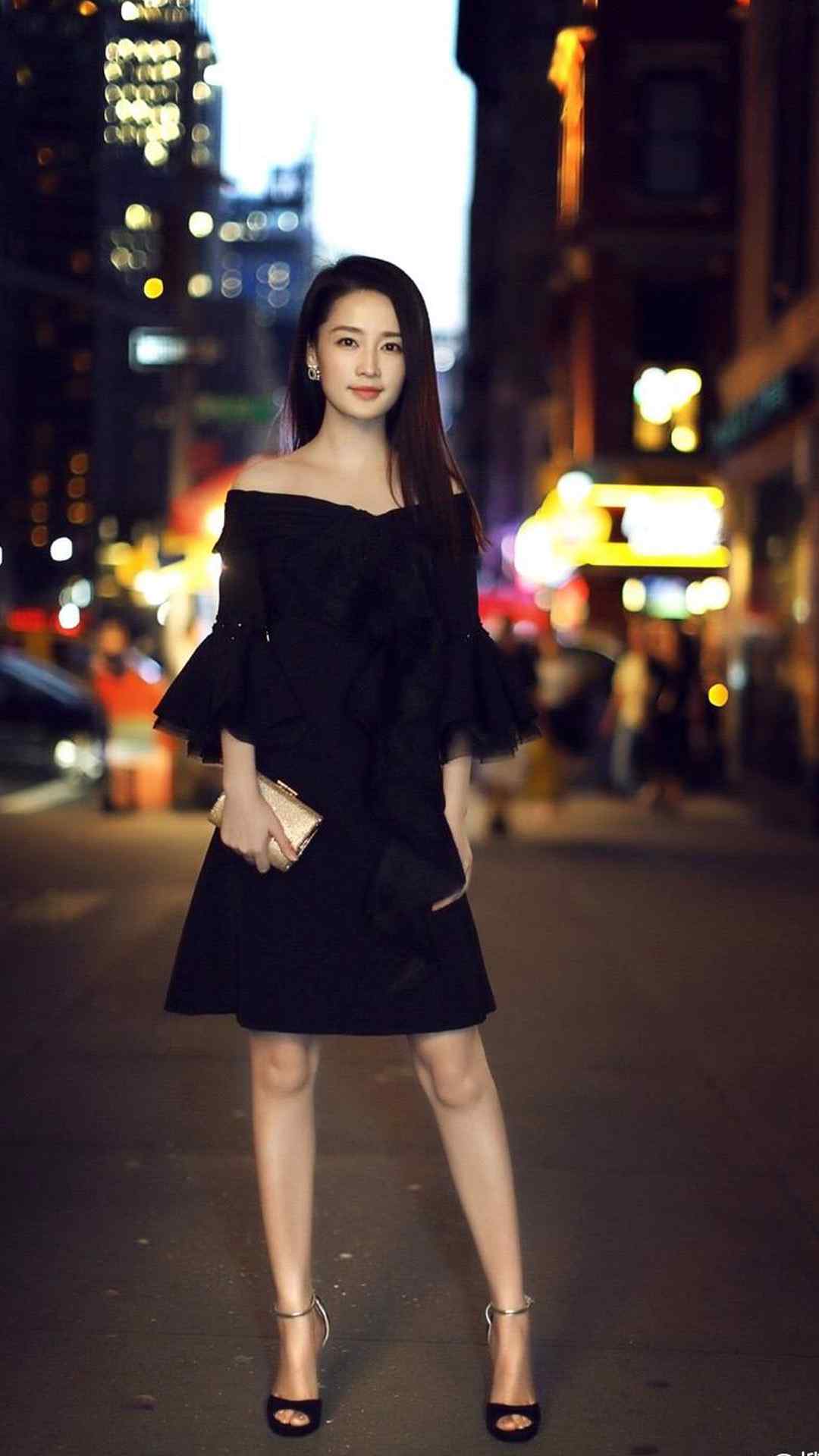 美女李沁时尚性感街拍手机壁纸