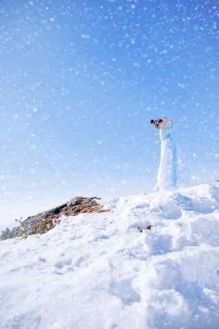 唯美的雪中美女手机壁纸