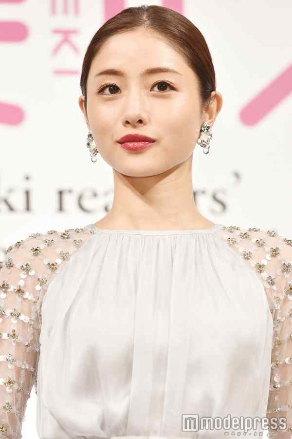 石原里美气质白色长裙美图手机壁纸