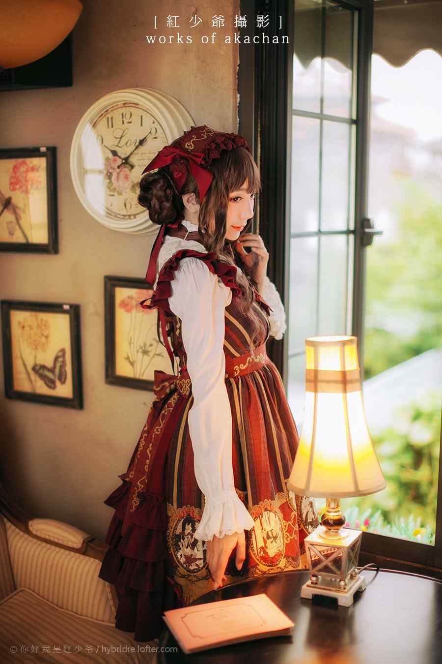 lolita洋装—少女娇羞可爱的模样手机壁纸