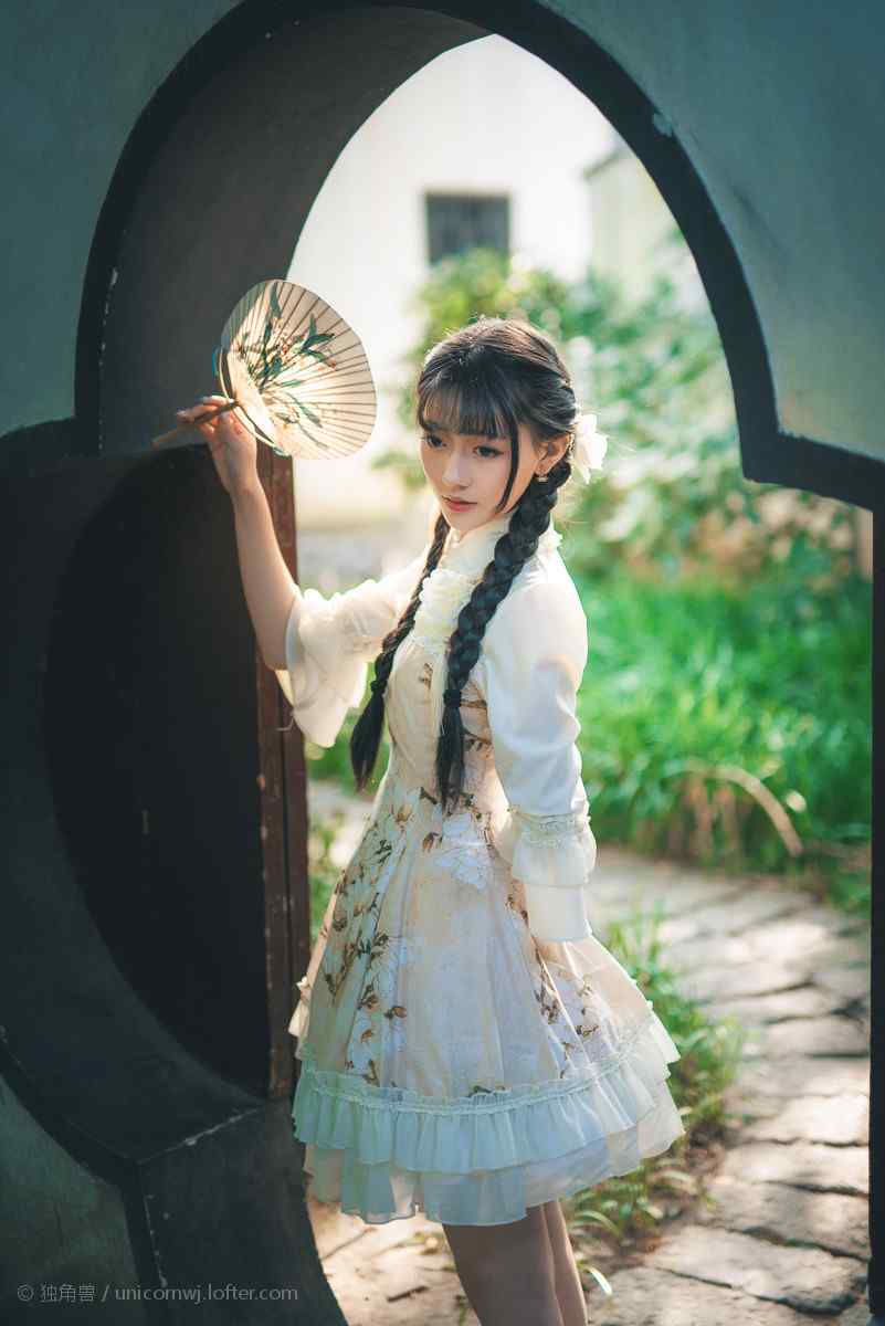 lolita洋装—复古洋装少女游园手机壁纸