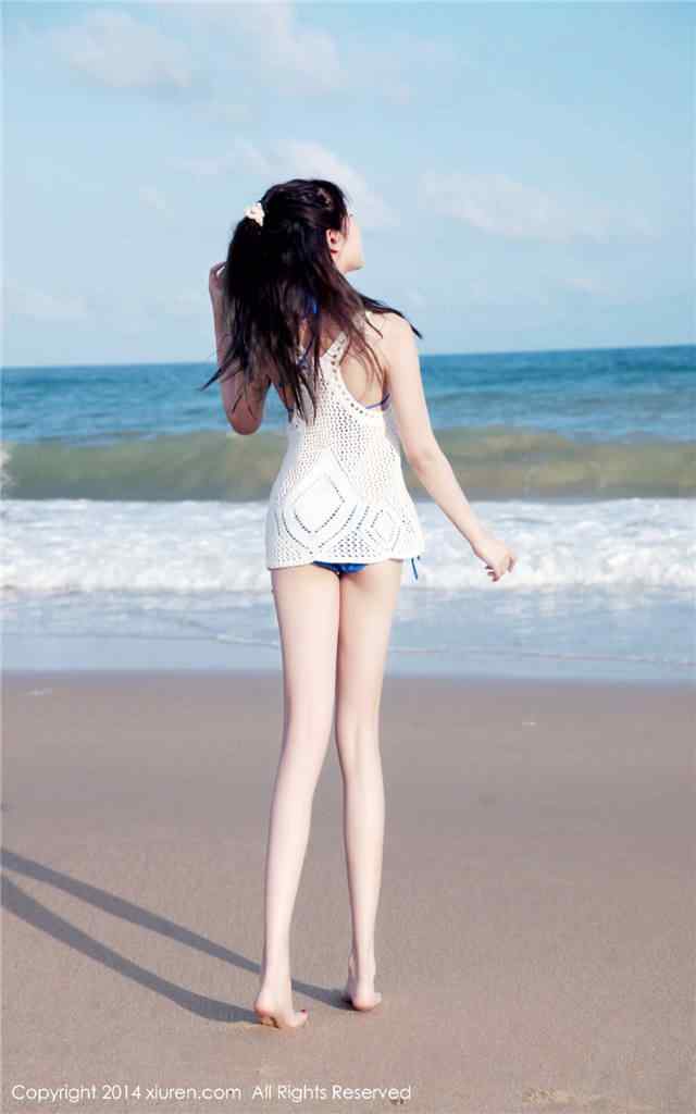 小清新长腿美女海边写真手机壁纸