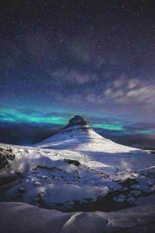 唯美星空下雪山山峰手机壁纸