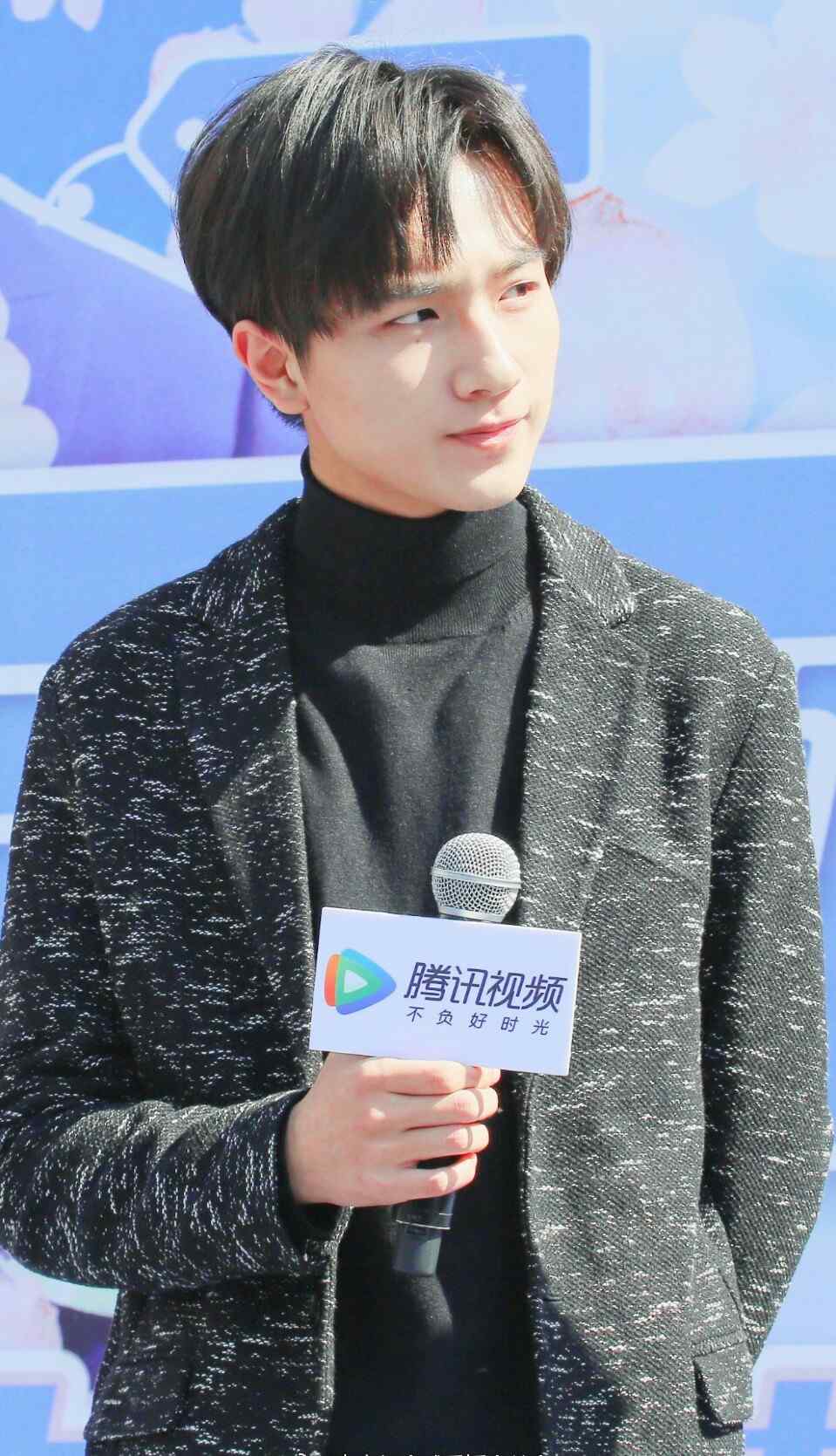 恶魔少爷别吻我李宏毅手机壁纸