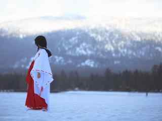 和服美女雪景写真桌面壁纸