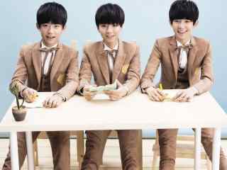 TFBOYS少年组合高