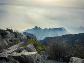 唯美壮丽的泰山山峰桌面壁纸