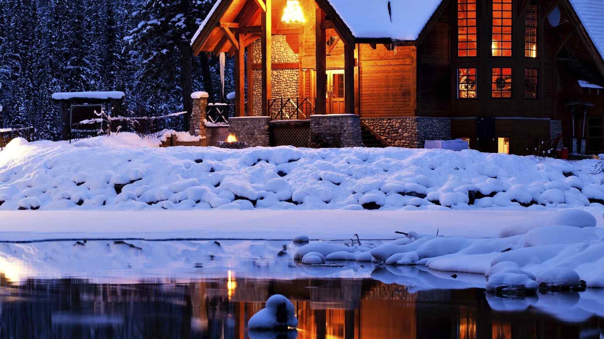  唯美雪景桌面壁纸高清下载：雪地温馨