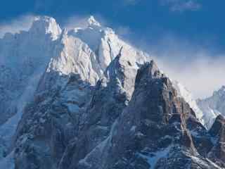 静谧瑰丽雪山风景桌面壁纸