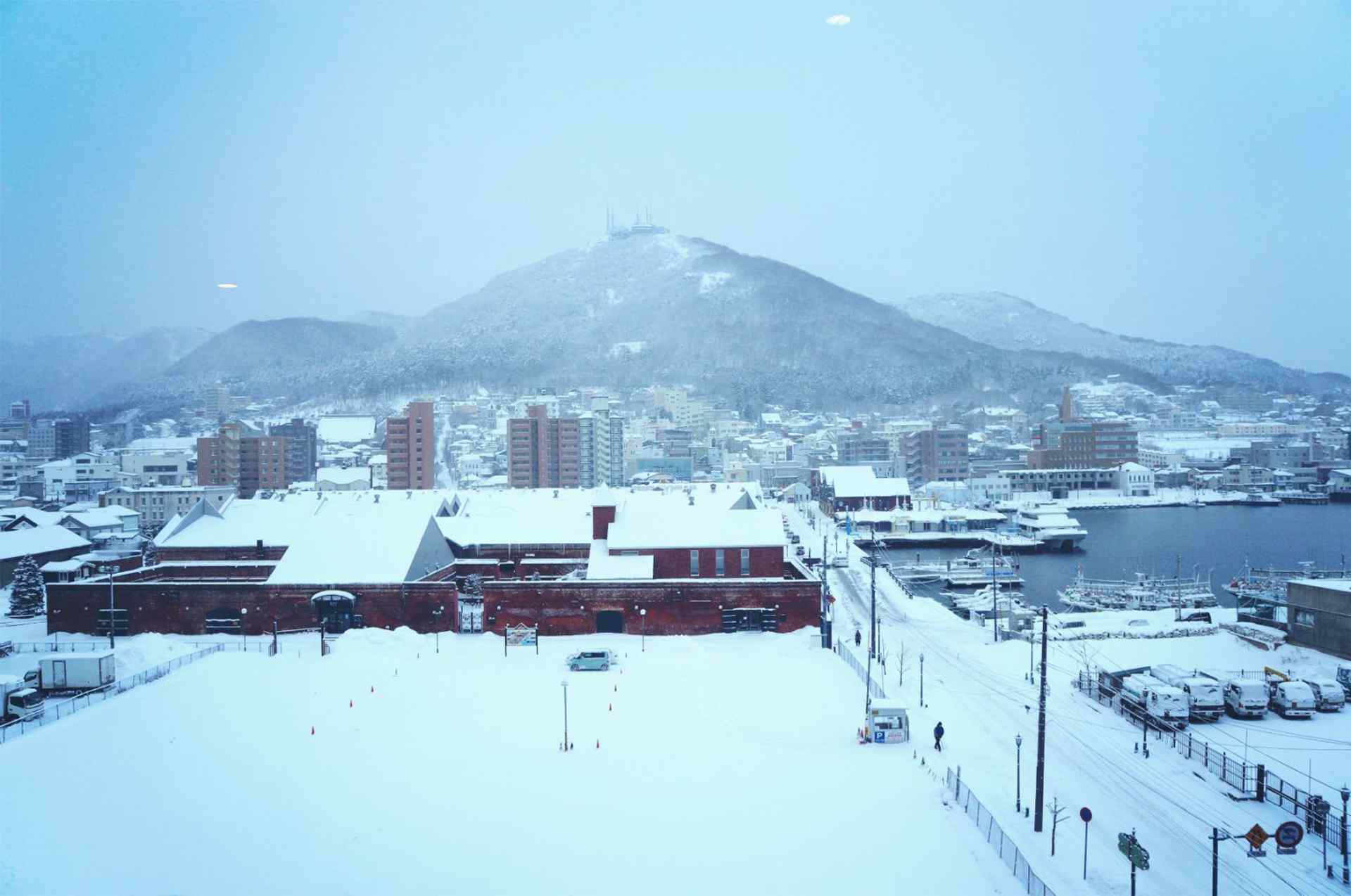 函馆朝市雪景北海道风光桌面壁纸