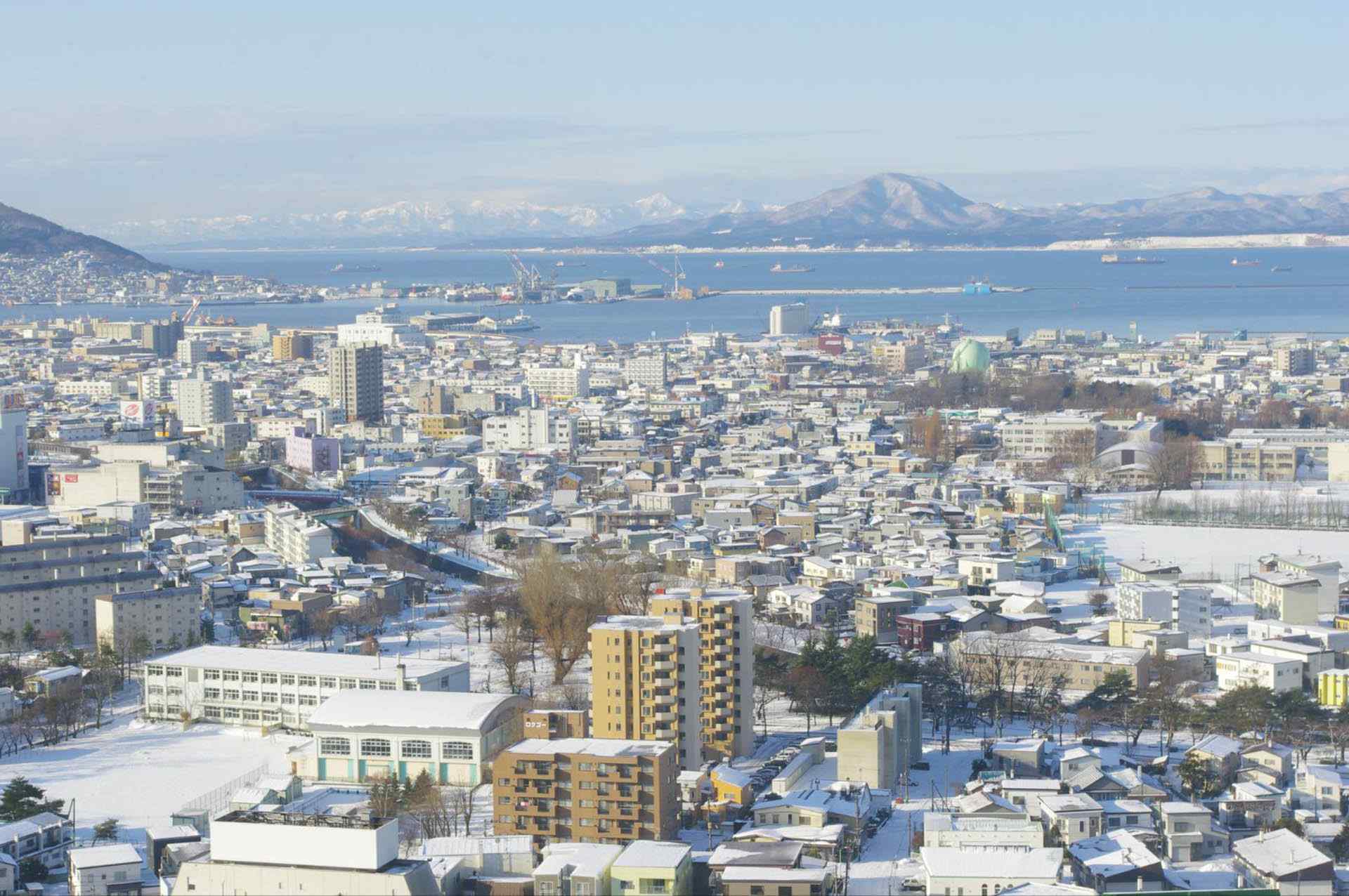 函馆雪景俯瞰北海道风光桌面壁纸