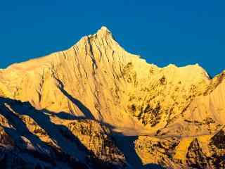 云南梅里壮丽的雪山风景桌面壁纸