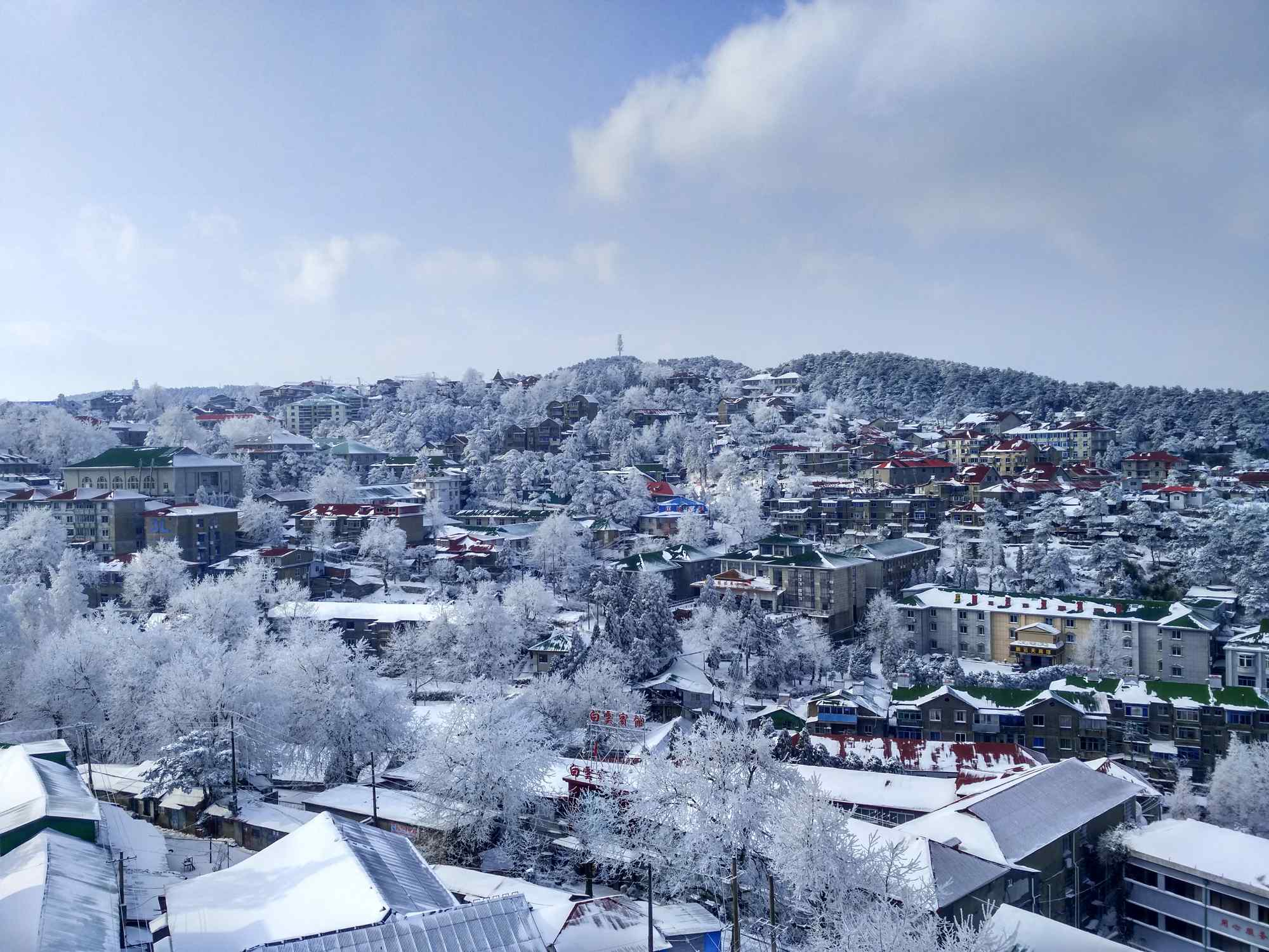 庐山小镇雪景图桌面壁纸