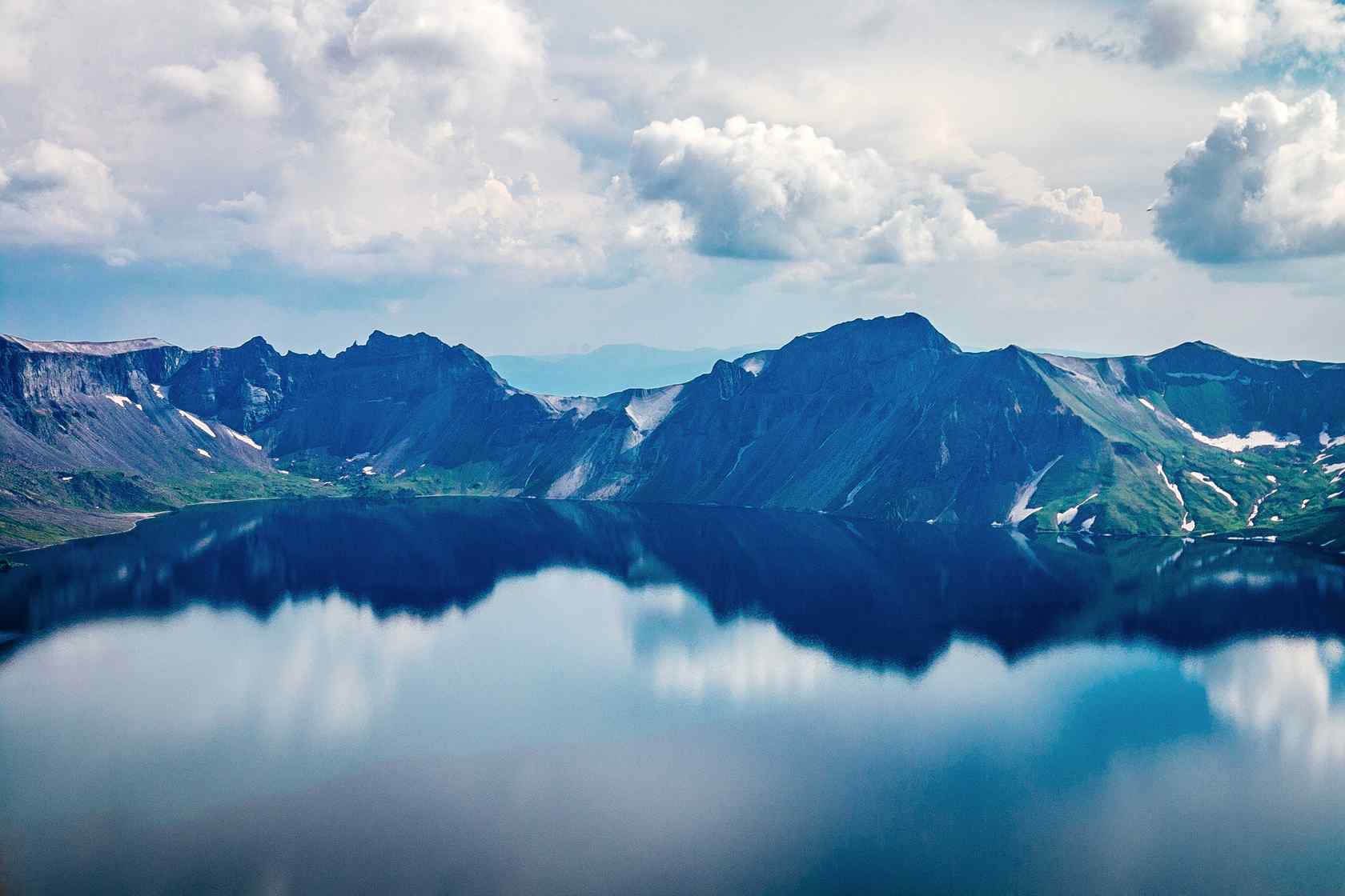 美如画的长白山天池风景壁纸电脑桌面