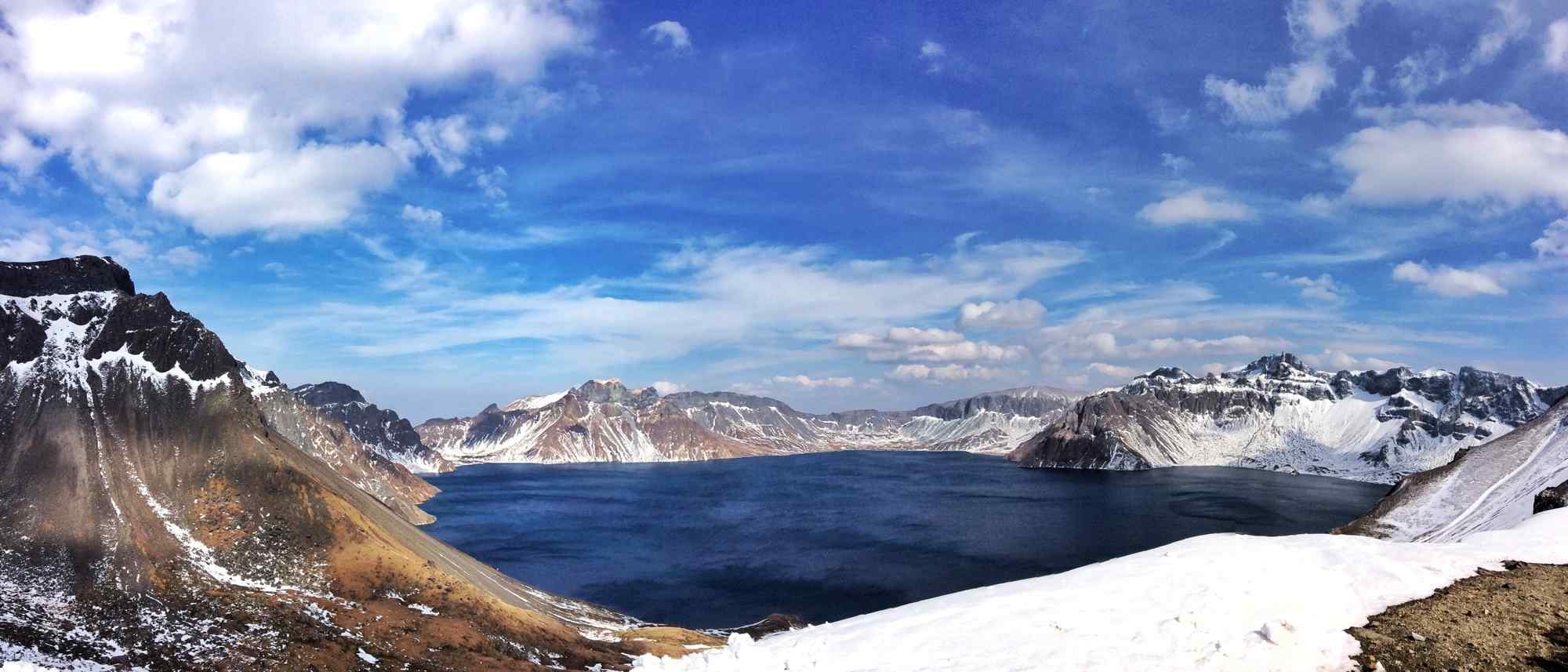 雪后放晴的长白山天池风景壁纸图片下载