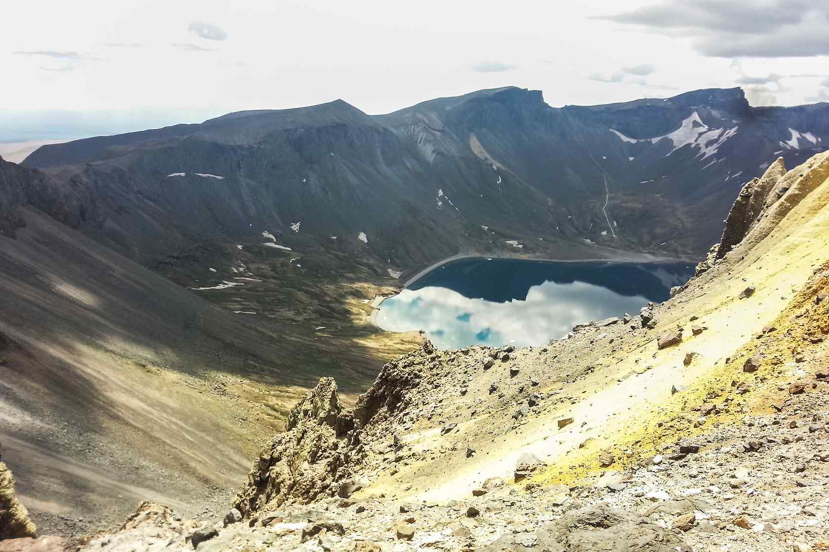 长白山绮丽山石风景壁纸图片下载