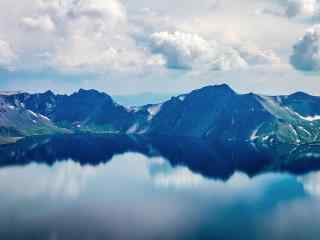 美如画的长白山天池风景壁纸电脑桌面