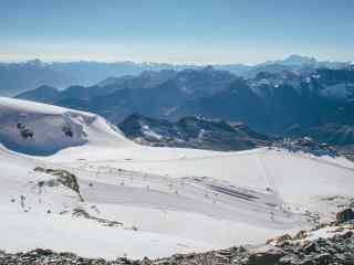 瑞士雪山山顶风景桌面壁纸