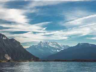 唯美的瑞士山川河流风景壁纸电脑桌面