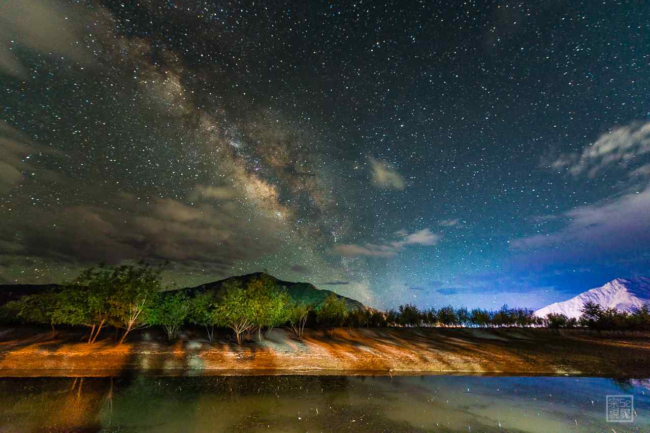 雅鲁藏布江星空桌面壁纸