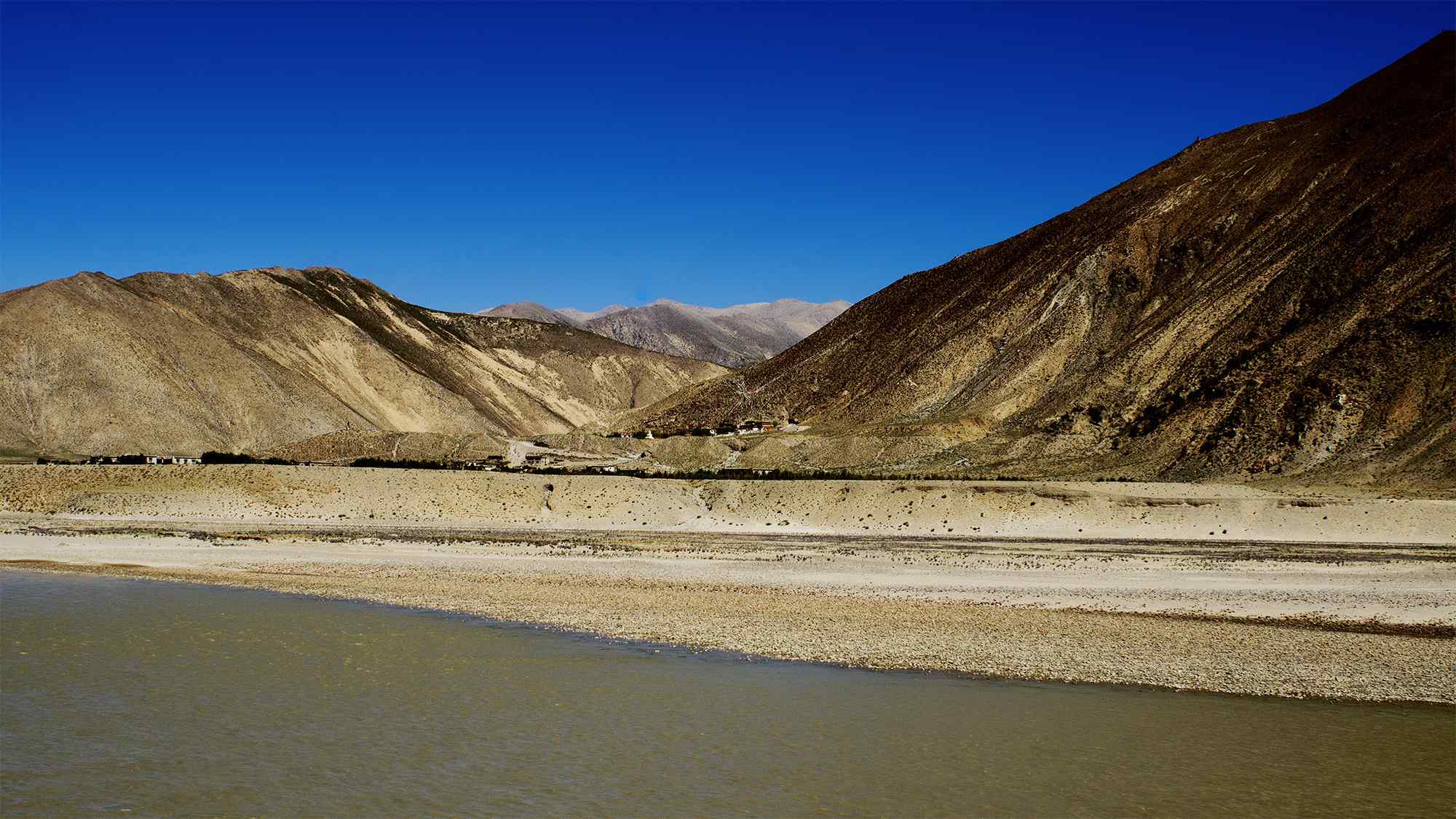 雅鲁藏布江山石风景壁纸电脑桌面