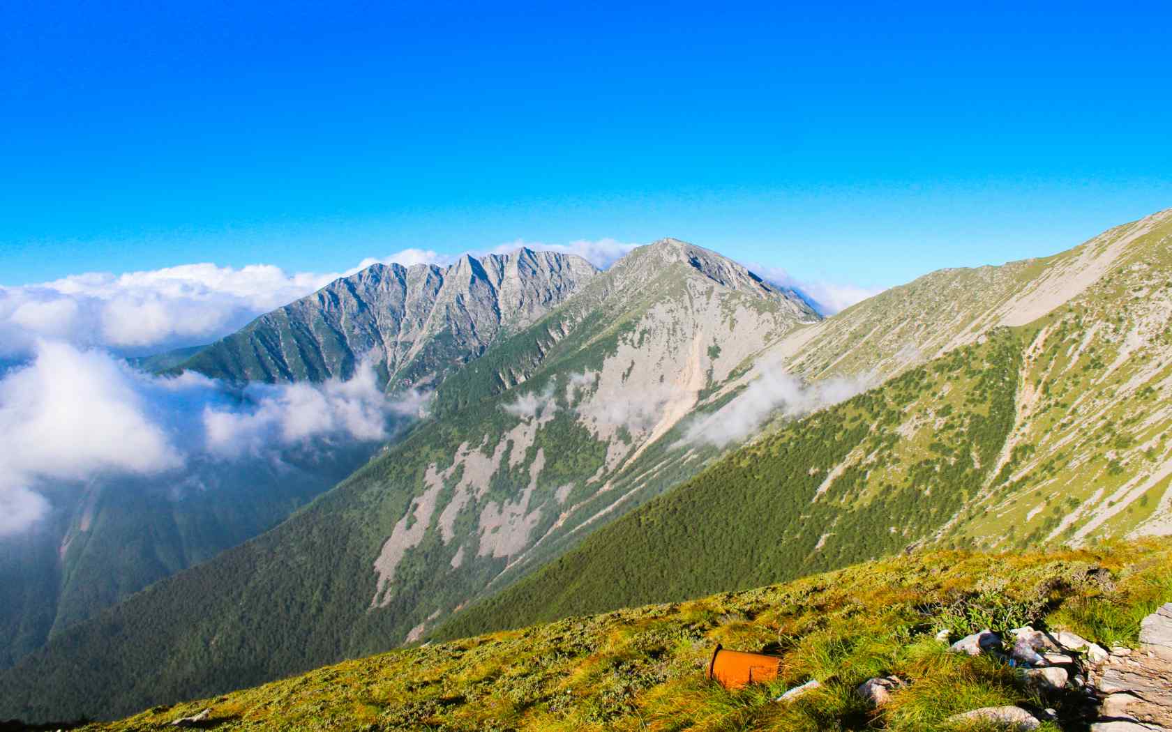 太白山蓝天白云绿色风景壁纸电脑桌面