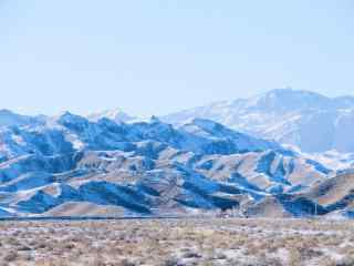 西北贺兰山脉冬季雪景图片