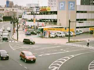 岡山车流不断街道图片