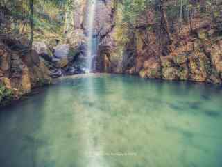 绿色护眼莫干山山涧河流桌面壁纸