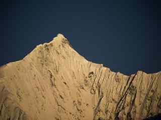 夜晚梅里雪山浪漫桌面壁纸