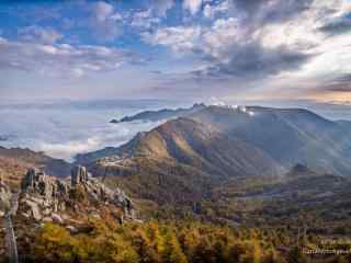 雾灵山唯美雾景桌面壁纸