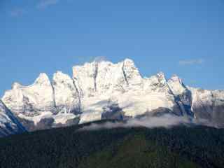 中国最美山峰之蓝天下的梅里雪山