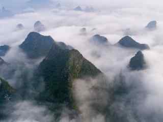 山中云雾风景桌面壁纸