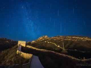 长城上空的双子座流星桌面壁纸