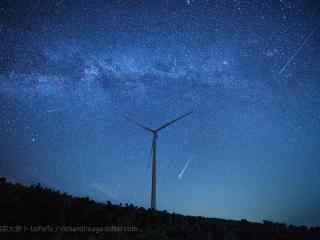 流星划过那漫天星空桌面壁纸